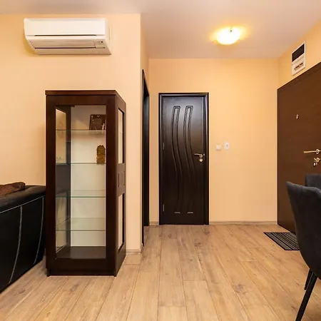 South - 2bd Flat With Balcony By Flat Mаnager 公寓