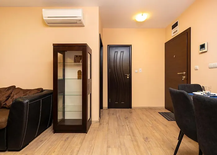 South - 2bd Flat With Balcony By Flat Mаnager Apartment